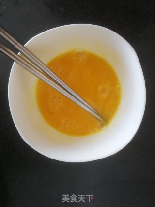 西瓜皮炒鸡蛋步骤5