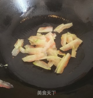 西瓜皮炒鸡蛋步骤7