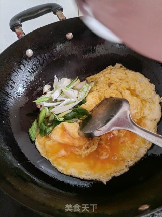 鸡蛋炒包菜步骤2