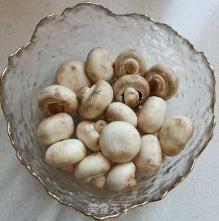 小炒口蘑步骤1