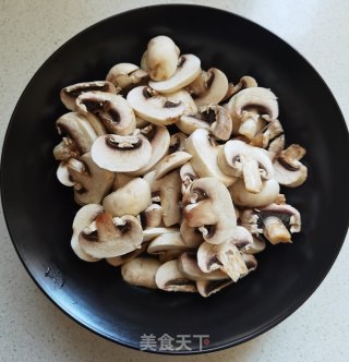 小炒口蘑步骤2
