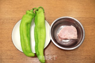肉丝炒辣椒步骤1