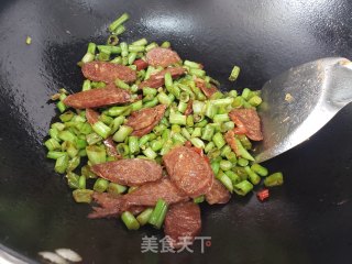 豇豆炒腊肠步骤4