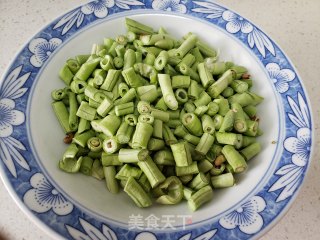 豇豆炒腊肠步骤3