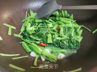 空心菜这样处理，炒出来碧绿嫩滑不发黑步骤4