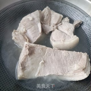 红烧回锅肉步骤2