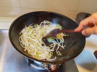 醋溜豆芽菜步骤5