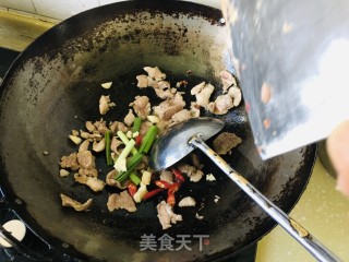 甘蓝炒肉片步骤4