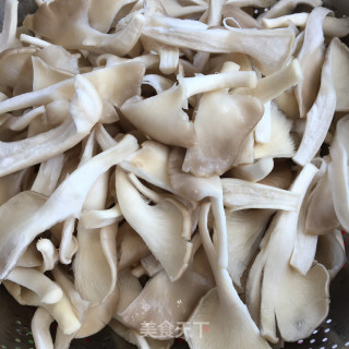 肉末炒平菇步骤1