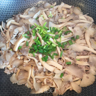 肉末炒平菇步骤8