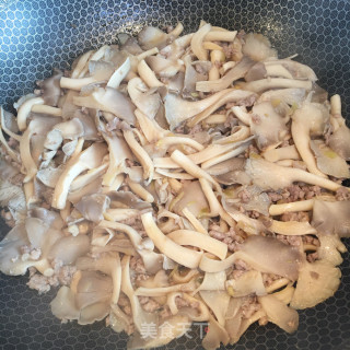 肉末炒平菇步骤7