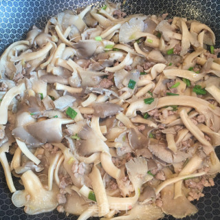 肉末炒平菇步骤9