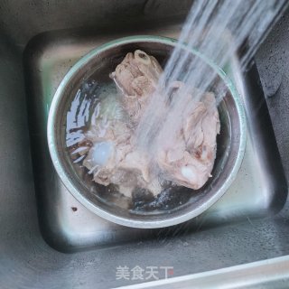 电砂锅酱大骨步骤2