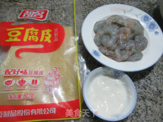虾仁豆腐皮卷步骤1