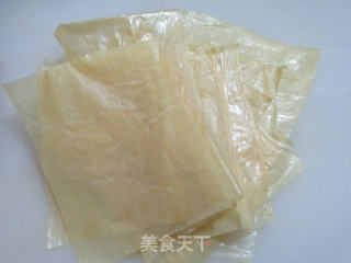 虾仁豆腐皮卷步骤7