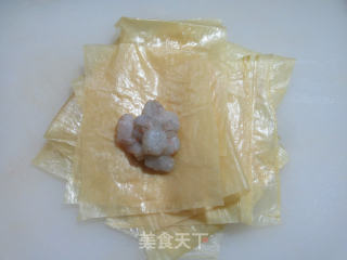 虾仁豆腐皮卷步骤8