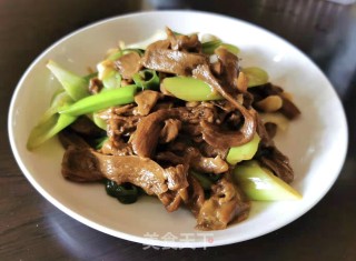 素炒白牛肝菌步骤8