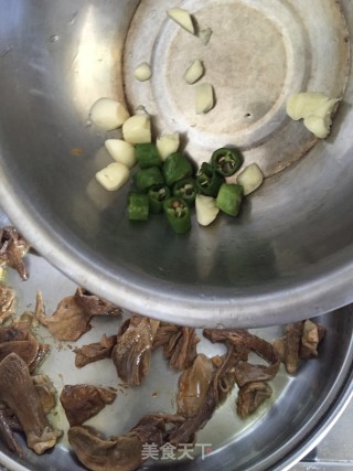 素炒白牛肝菌步骤6