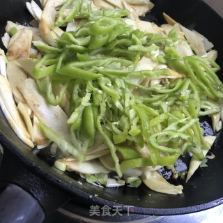 菜椒炒茭白步骤8