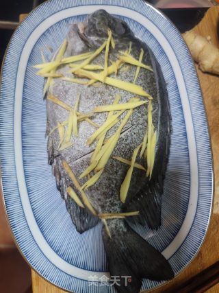 姜葱蒸花泥猛步骤1