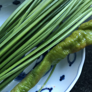 韭薹炒鸡蛋步骤2