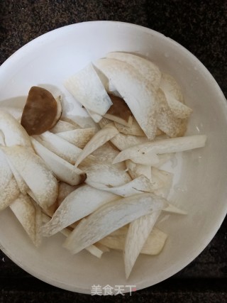爆炒鸡胗杏鲍菇步骤2