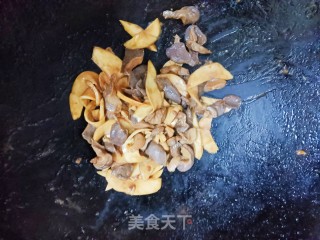 爆炒鸡胗杏鲍菇步骤6