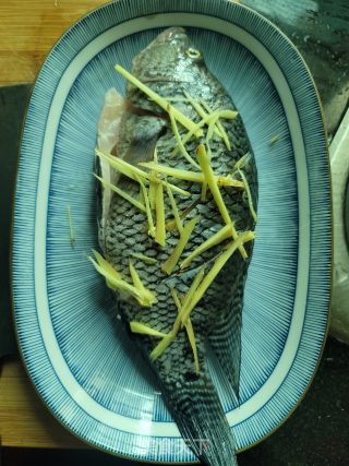 洋葱蒸花斑步骤1