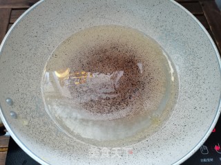 绿豆芽炒金钩海米步骤2
