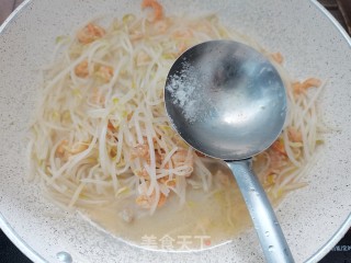 绿豆芽炒金钩海米步骤6