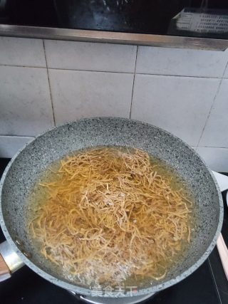 五花肉焖笋丝步骤2