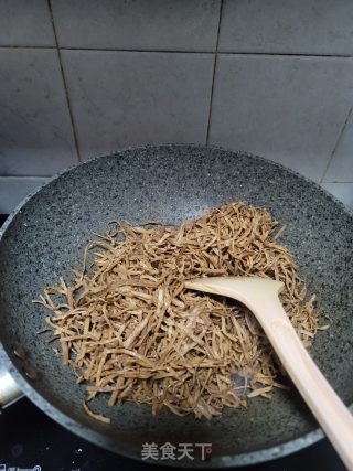 五花肉焖笋丝步骤8