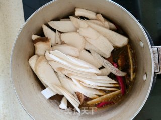 杏鲍菇片炒肉步骤3