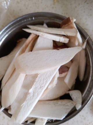 杏鲍菇片炒肉步骤1