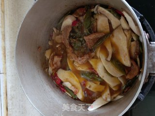 杏鲍菇片炒肉步骤4