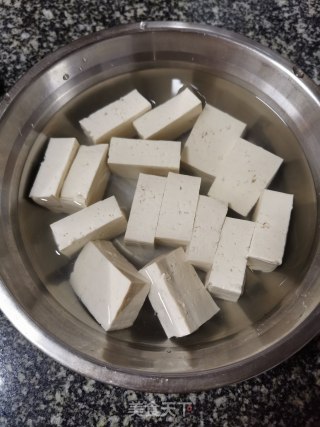 一口酥脆皮豆腐步骤1