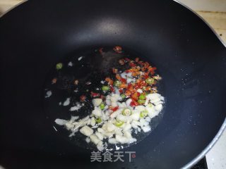 油渣炒空心菜梗步骤2