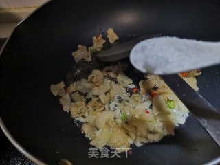 油渣炒空心菜梗步骤4