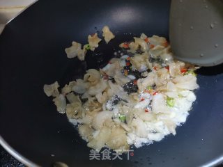 油渣炒空心菜梗步骤3