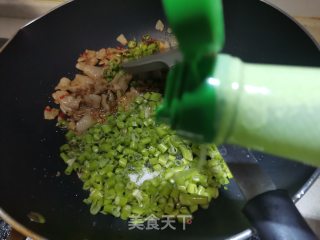 油渣炒空心菜梗步骤8