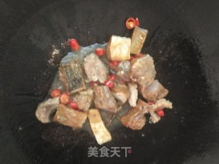香辣咸鱼茄子煲！步骤3