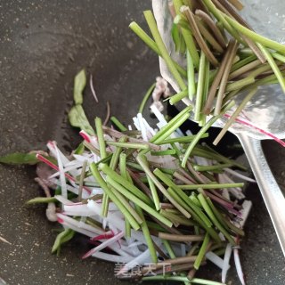 水萝卜炒红薯梗步骤10