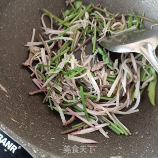 水萝卜炒红薯梗步骤13
