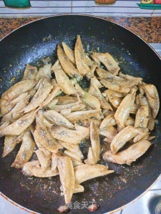 干锅焖鸡尖翅步骤5