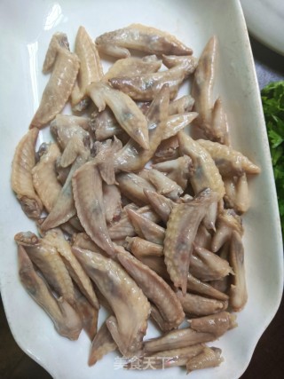 干锅焖鸡尖翅步骤3