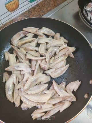 干锅焖鸡尖翅步骤4