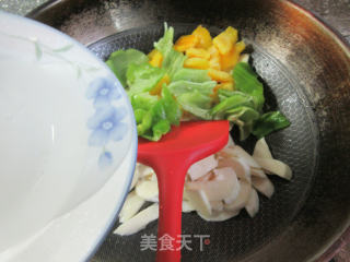 双椒炒茭白步骤4