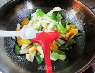 双椒炒茭白步骤7