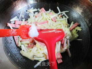 烤火腿炒韭黄步骤4