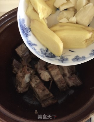 烧骨芥菜煲步骤7